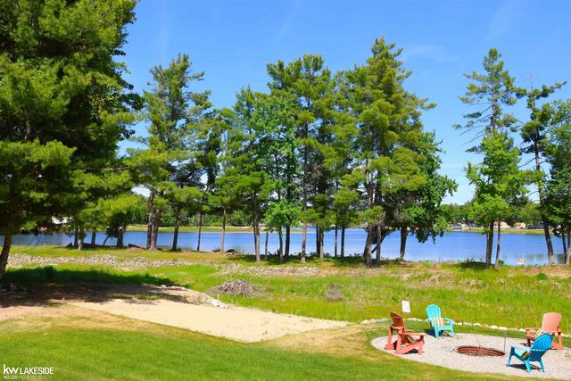 521 W River Court, Gladwin, MI 48624