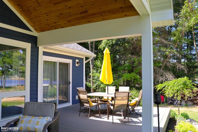 521 W River Court, Gladwin, MI 48624