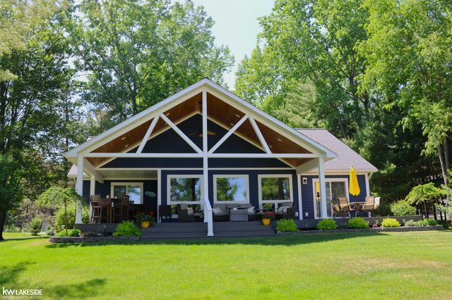 521 W River Court, Gladwin, MI 48624