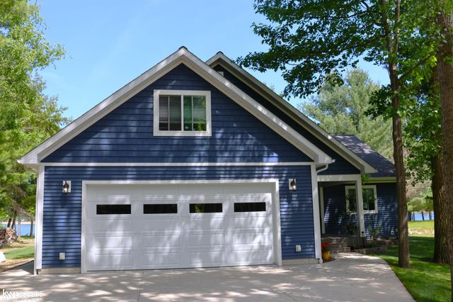 521 W River Court, Gladwin, MI 48624