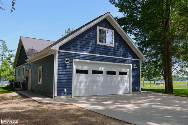 521 W River Court, Gladwin, MI 48624