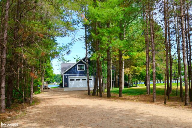 521 W River Court, Gladwin, MI 48624