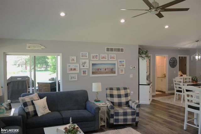 521 W River Court, Gladwin, MI 48624