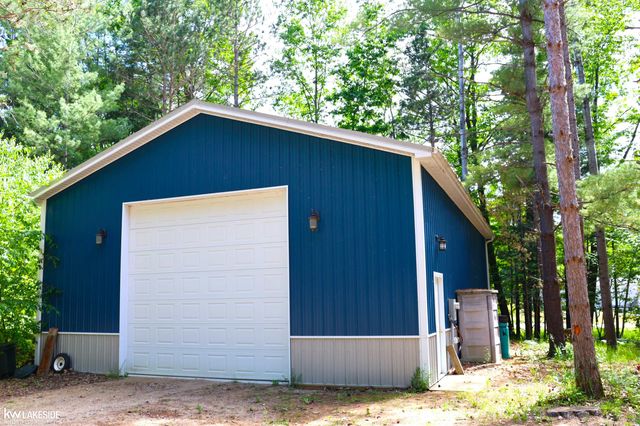 521 W River Court, Gladwin, MI 48624