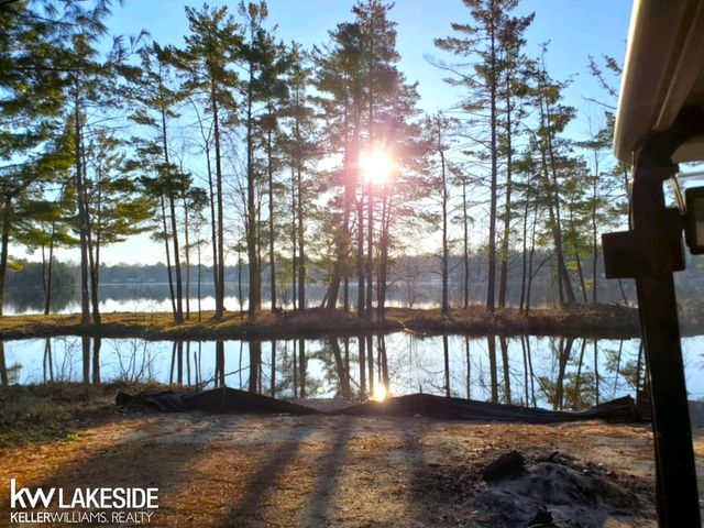 521 W River Court, Gladwin, MI 48624