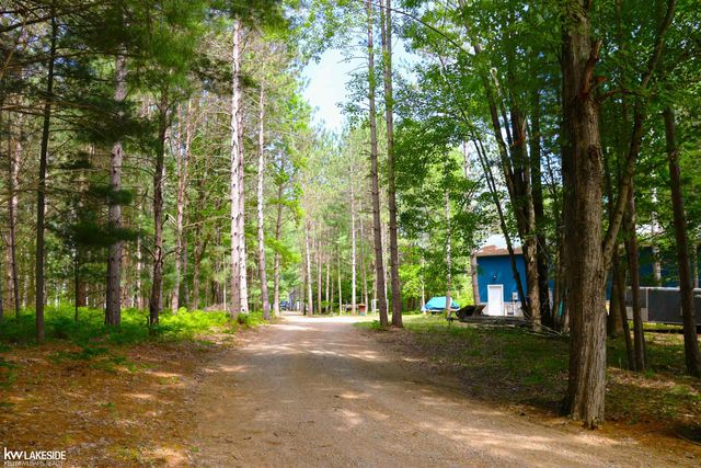521 W River Court, Gladwin, MI 48624