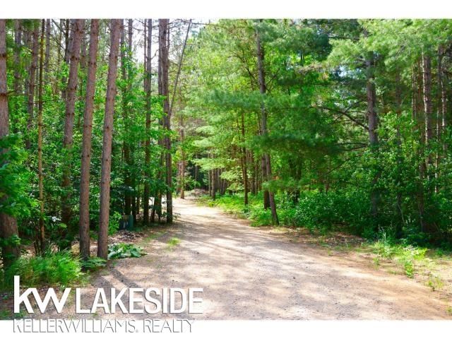 521 W River Court, Gladwin, MI 48624