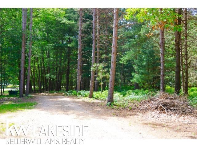 521 W River Court, Gladwin, MI 48624