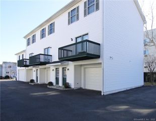 14 Dora Street 2, Stamford, CT 06902