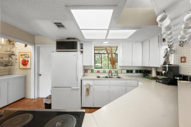 9820 Timber Ridge PASS, Austin, TX 78733