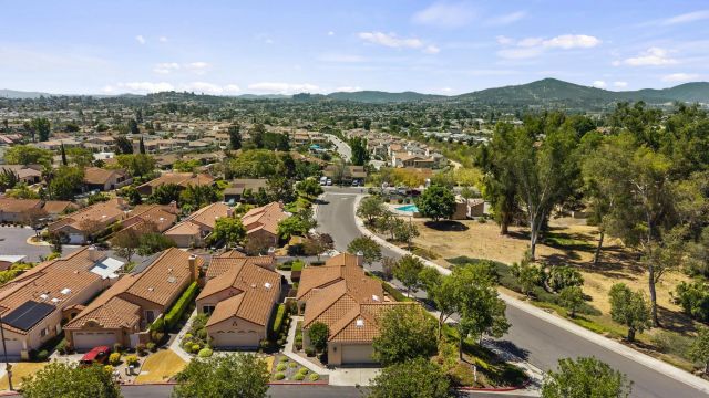 1749 Sawgrass Glen, Escondido, CA 92026