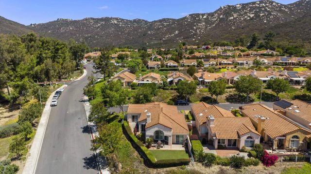 1749 Sawgrass Glen, Escondido, CA 92026