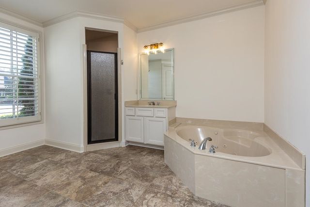 3077 POPLAR GROVE LN, Germantown, TN 38139