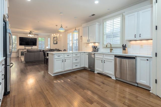 3077 POPLAR GROVE LN, Germantown, TN 38139