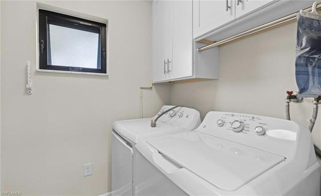 788 Park Shore DR # F17, Naples, FL 34103