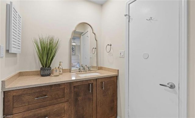 788 Park Shore DR # F17, Naples, FL 34103