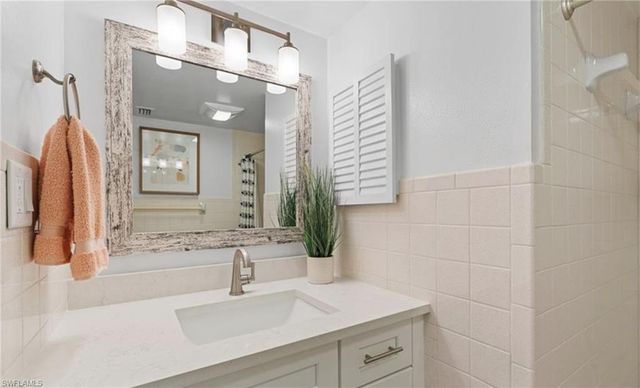 788 Park Shore DR # F17, Naples, FL 34103