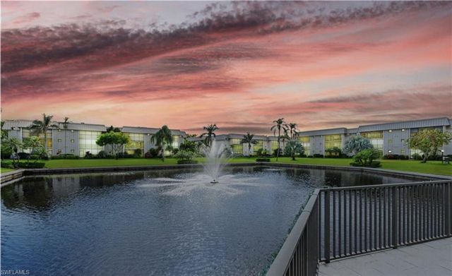 788 Park Shore DR # F17, Naples, FL 34103