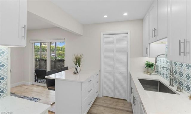 788 Park Shore DR # F17, Naples, FL 34103