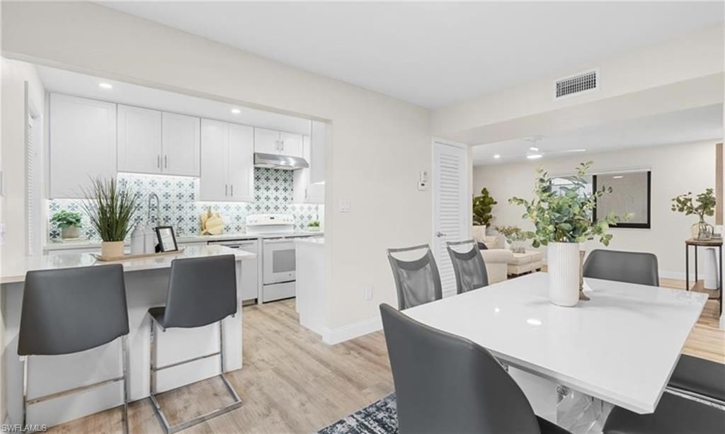 788 Park Shore DR # F17, Naples, FL 34103
