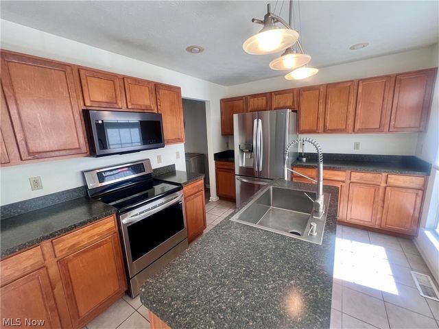 1963 E 85th Street, Cleveland, OH 44106