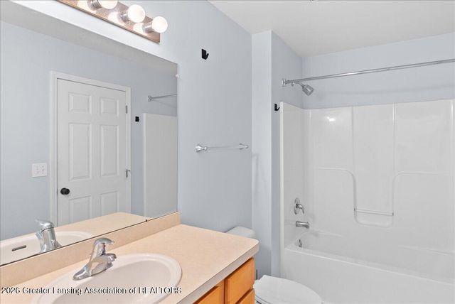 625 Nantucket Drive, Lansing, MI 48906