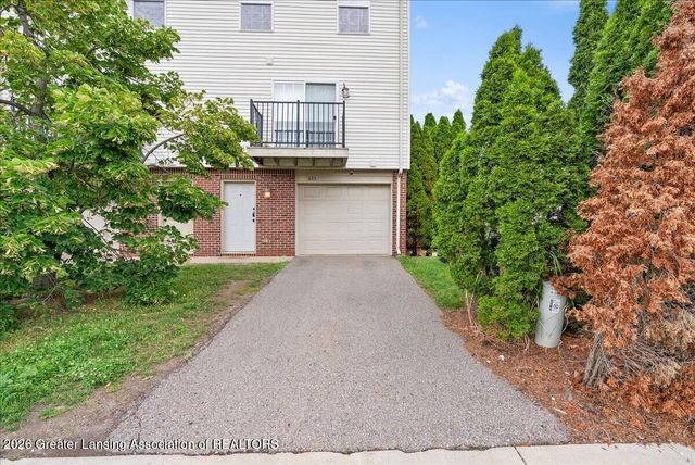 625 Nantucket Drive, Lansing, MI 48906