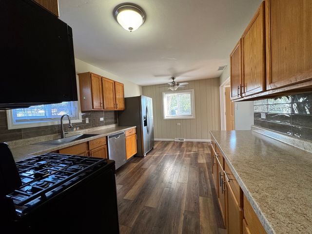 7838 W 73RD Place, Bridgeview, IL 60455
