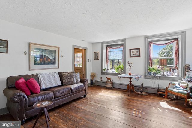 170 RED CORNER RD, Douglassville, PA 19518