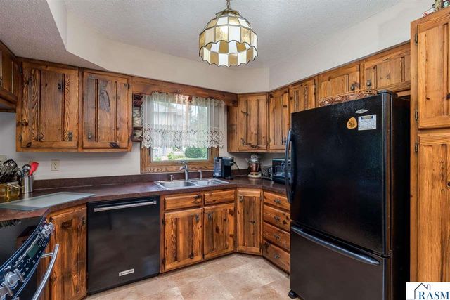 314 Meadow Woods Drive, Mankato, MN 56001