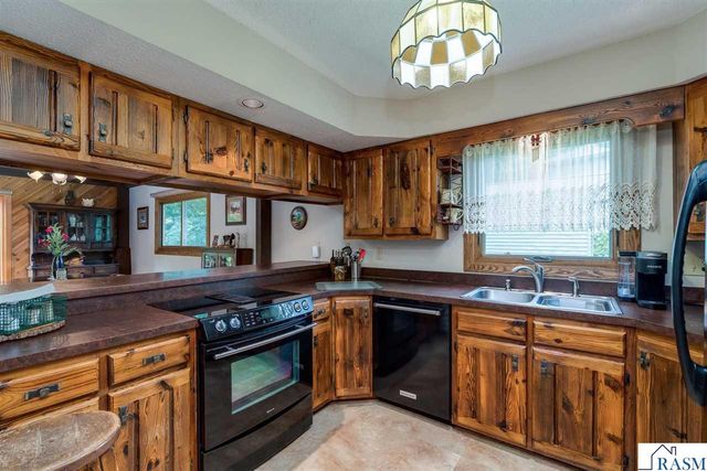 314 Meadow Woods Drive, Mankato, MN 56001