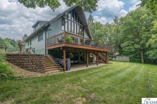 314 Meadow Woods Drive, Mankato, MN 56001