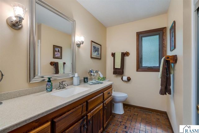 314 Meadow Woods Drive, Mankato, MN 56001