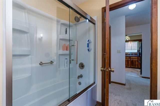 314 Meadow Woods Drive, Mankato, MN 56001
