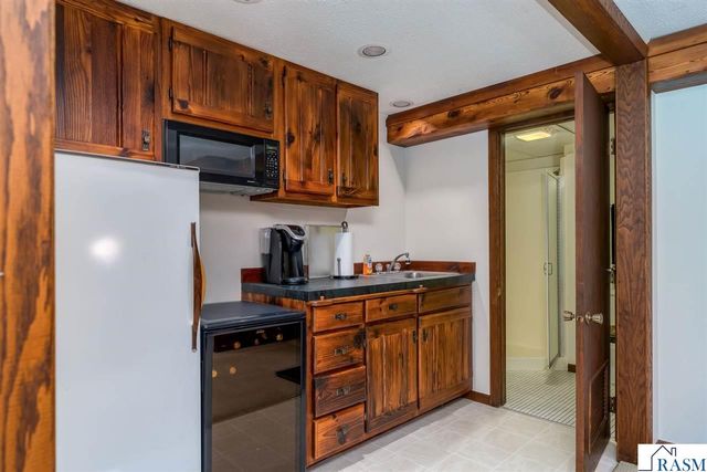 314 Meadow Woods Drive, Mankato, MN 56001