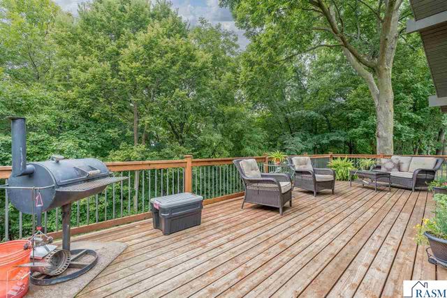 314 Meadow Woods Drive, Mankato, MN 56001