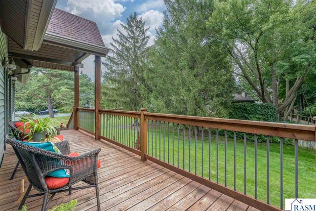314 Meadow Woods Drive, Mankato, MN 56001