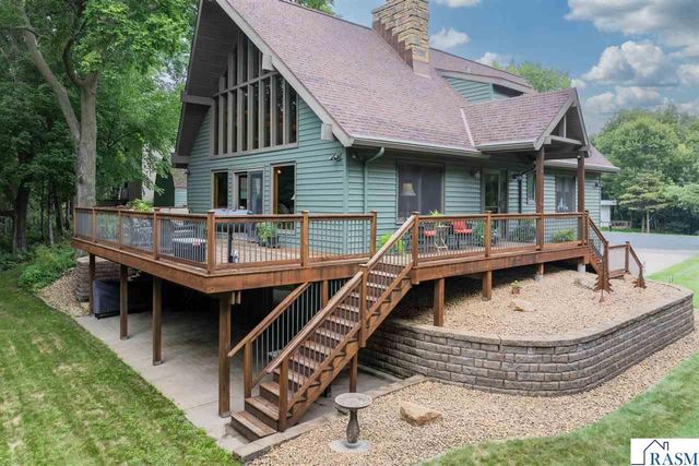 314 Meadow Woods Drive, Mankato, MN 56001