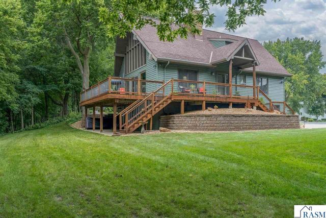 314 Meadow Woods Drive, Mankato, MN 56001