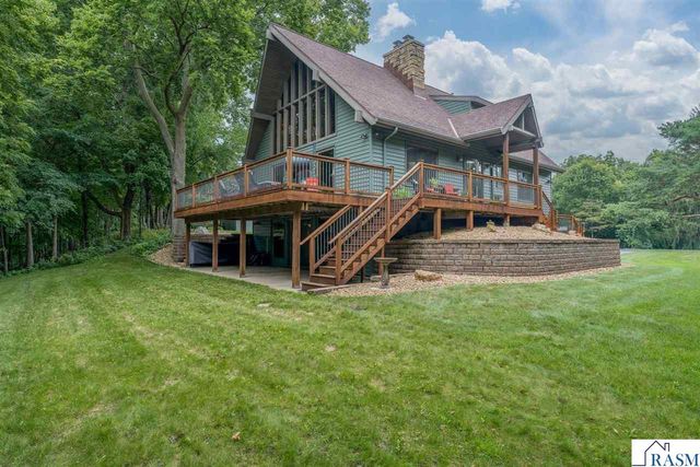 314 Meadow Woods Drive, Mankato, MN 56001