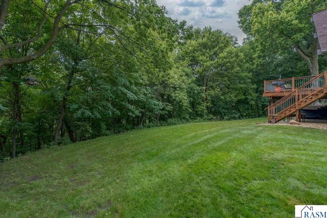 314 Meadow Woods Drive, Mankato, MN 56001