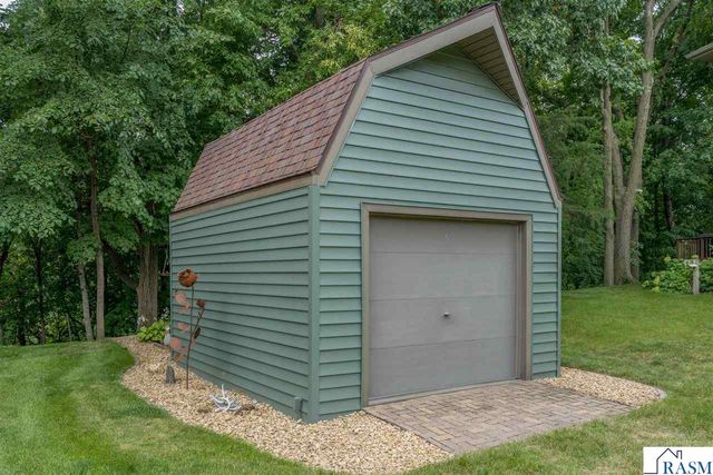 314 Meadow Woods Drive, Mankato, MN 56001