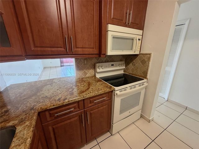 120 Royal Palm Rd 301, Hialeah Gardens, FL 33016