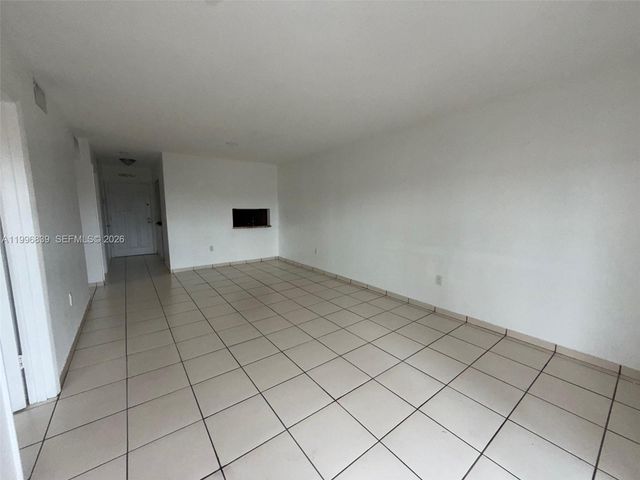 120 Royal Palm Rd 301, Hialeah Gardens, FL 33016