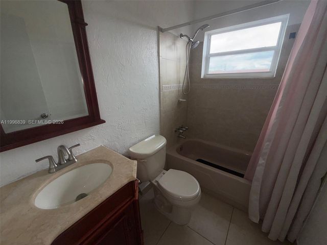 120 Royal Palm Rd 301, Hialeah Gardens, FL 33016