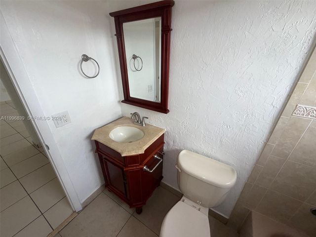 120 Royal Palm Rd 301, Hialeah Gardens, FL 33016