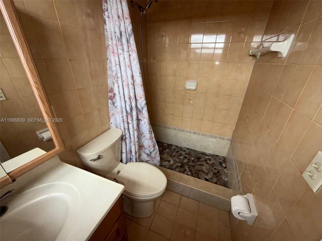 120 Royal Palm Rd 301, Hialeah Gardens, FL 33016