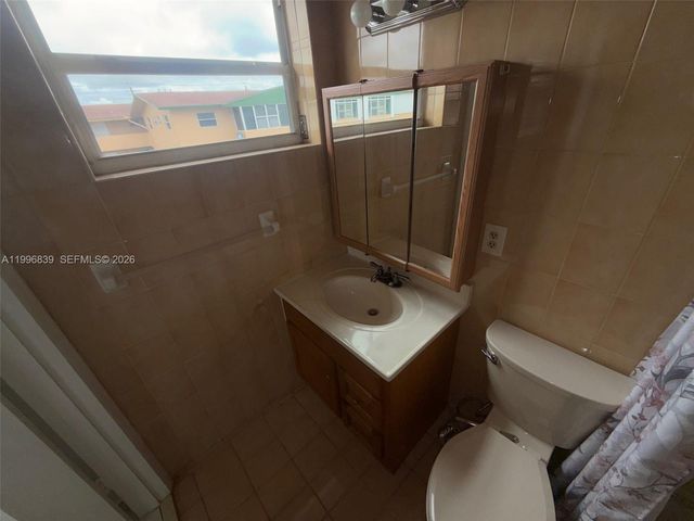 120 Royal Palm Rd 301, Hialeah Gardens, FL 33016