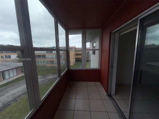 120 Royal Palm Rd 301, Hialeah Gardens, FL 33016