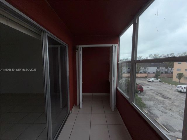 120 Royal Palm Rd 301, Hialeah Gardens, FL 33016